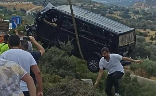 Tatlısəsin övladları qəza yerinə qaçdı - FOTOLAR