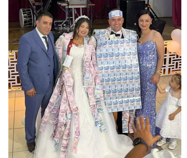 Toyda maraqlı hadisə: Bəyə "puldan pencək" geyindirdilər