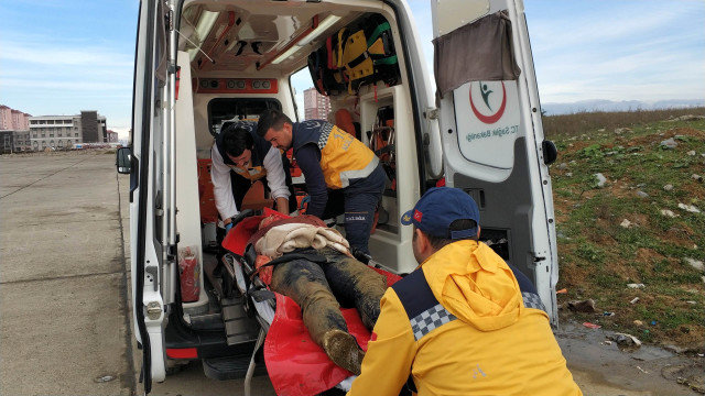 Keçmiş həyat yoldaşını uşağını küçədə qanına qəltan etdi: 