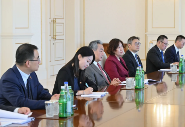 Prezident İlham Əliyev Çin Kommunist Partiyası Mərkəzi Komitəsinin Siyasi Bürosunun üzvünü qəbul edib - Foto