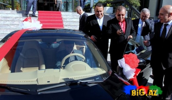 Porsche qazanan kəndlinin sürücülük vəsiqəsi yoxdur - FOTO