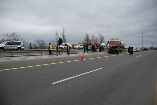 Bakıda sürücü yol təsərrüfatına 13 min manat ziyan vurdu – FOTO + VİDEO