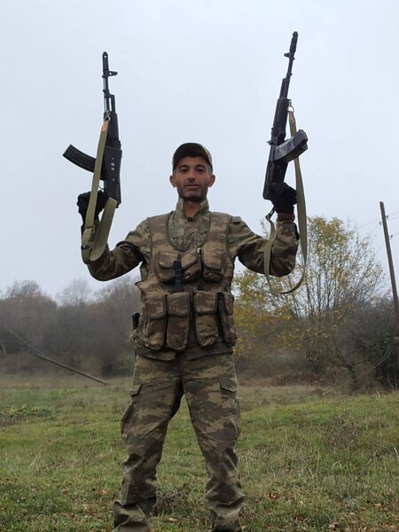 İnternatda böyüyən qəhrəmanımız məşhur FOTOLARından DANIŞDI