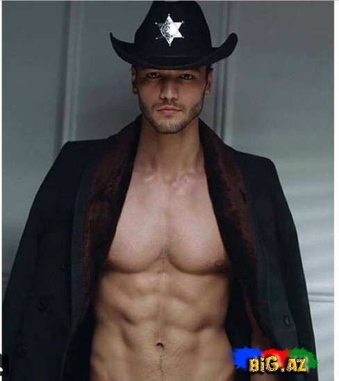 Azərbaycanlı kişi modelin çılpaq FOTOLARI