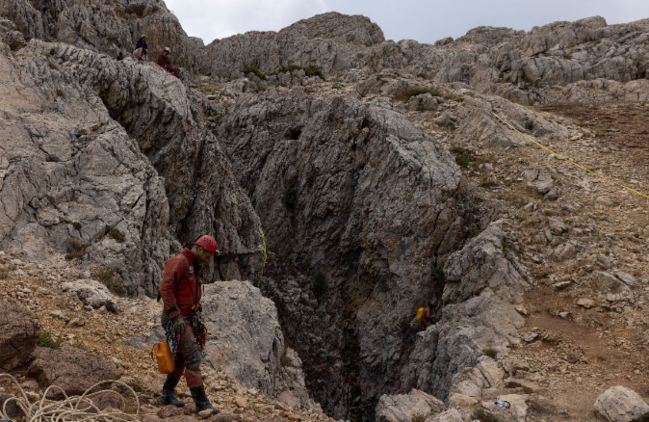 Tədqiqatçı bir müddət mağarada qaldı -FOTOLAR