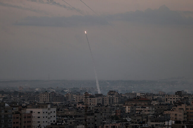 Qəzzadan dəhşət saçan FOTOLAR: Şəhər dağılır