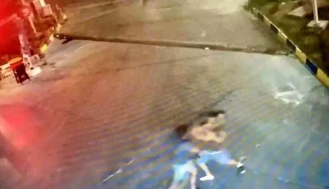 İki paket siqaret üçün kassiri bıçaqladı