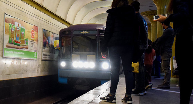 İşıqlar söndü, azərbaycanlı müğənni metroda qaldı (VİDEO)