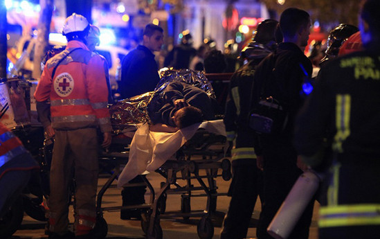Fransada dəhşətli terror, 150 ölü - Ölkə sərhədlərini bağladı