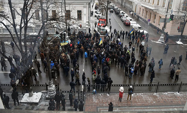 Azərbaycanlılar Ukraynanın Daxili İşlər Nazirliyinin binası qarşısında mitinq keçirdi