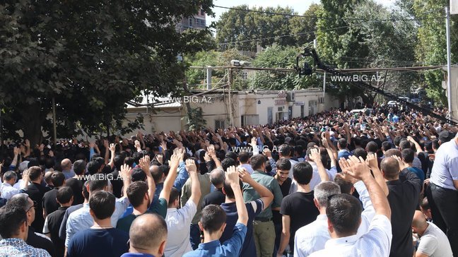 AŞURA GÜNÜ BAKIDA: Gizli zəncir vuranlar, özünü döyənlər, dilənçilər ... VİDEO+FOTO
