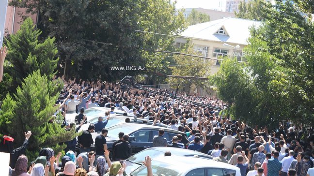 AŞURA GÜNÜ BAKIDA: Gizli zəncir vuranlar, özünü döyənlər, dilənçilər ... VİDEO+FOTO