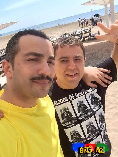 ATV-nin aparıcıları göbəyiaçıq libasda - FOTO