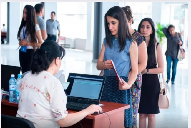 Ali məktəblərə qəbul olunanların qeydiyyat müddəti uzadıldı