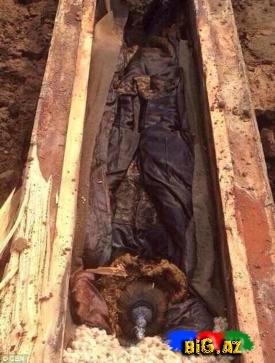 300 illik mumiya 1 saata çürüdü - FOTO