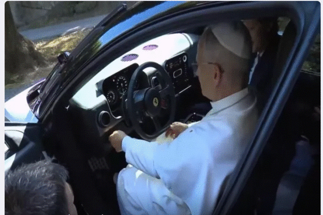 Ferrari-nin bu modelini Roma Papası özü sınadı