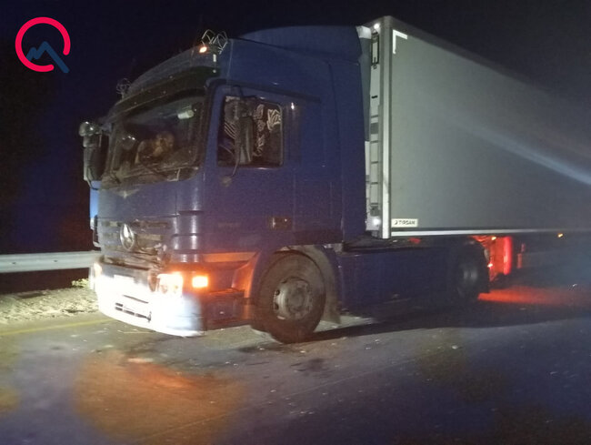 Biləsuvarda üç maşın toqquşdu - Ölən və xəsarət alanlar var