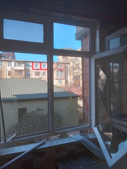 Bakıda yaşayış binasında PARTLAYIŞ: Xəsarət alanlar var - FOTO - VİDEO