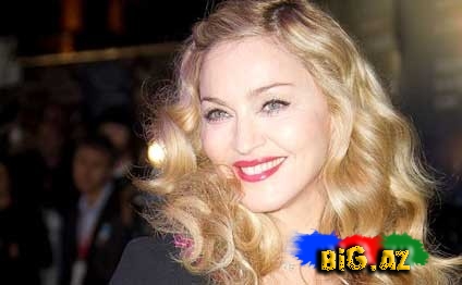 Madonna qoltuqağacı ilə - FOTO