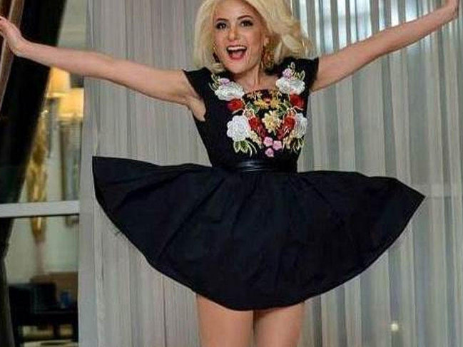 Yubkasını qaldıran müğənni: "Yeni ildə özümə ər tapacam"