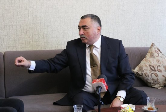 "Azərbaycanda tıxacla fəxr etmək lazımdır, deməli, xalqımızın maşın almağa imkanı var" - Deputat