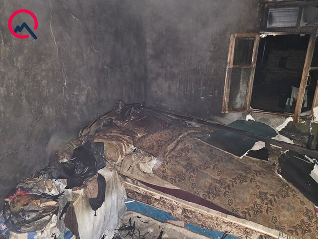 Ağdamda ev yandı - Nənə və nəvəsi ağır yaralandı