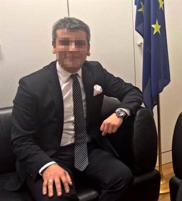 Eskalatorda biabırçılıq: Qadının ətəyinin altını telefona çəkdi - foto