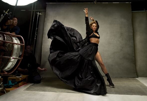 Cennifer Lopez "Vogue"nin üz qabığında - FOTO