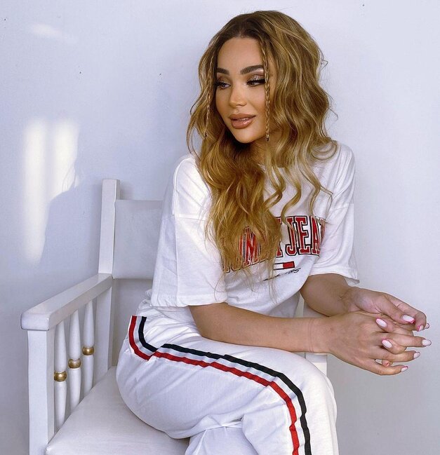 Ülviyyə plastik əməliyyatla üzünü dəyişdirib - FOTOLAR