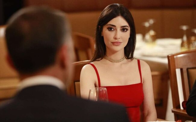 Küçəyə atılan itə sahib çıxdı - FOTO