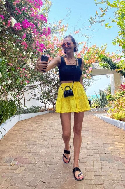 Günay yarıçılpaq FOTOsunu paylaşdı