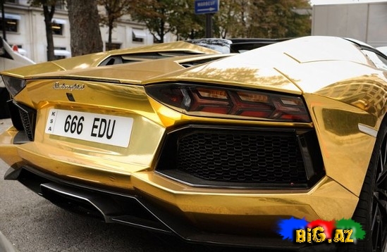 Ərəb şeyxinin qızıldan Lamborghini Aventadoru - FOTO