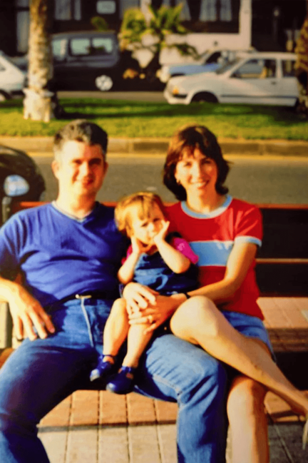 3 ay komada qaldıqdan sonra ayıldı, qolları, əlləri və üzünün kəsildiyini gördü - şok