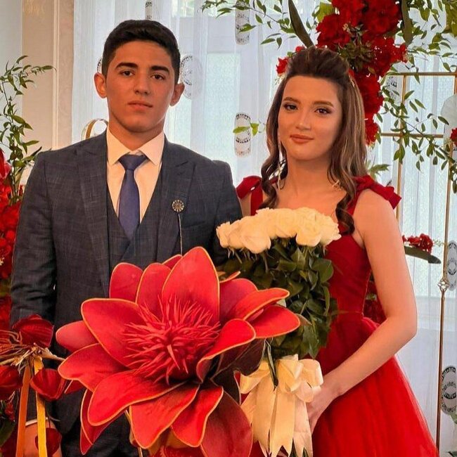 Sevil Gəncə terrorunda onu dağıntılar altından çıxaran oğlanla nişanlandı - FOTOLAR