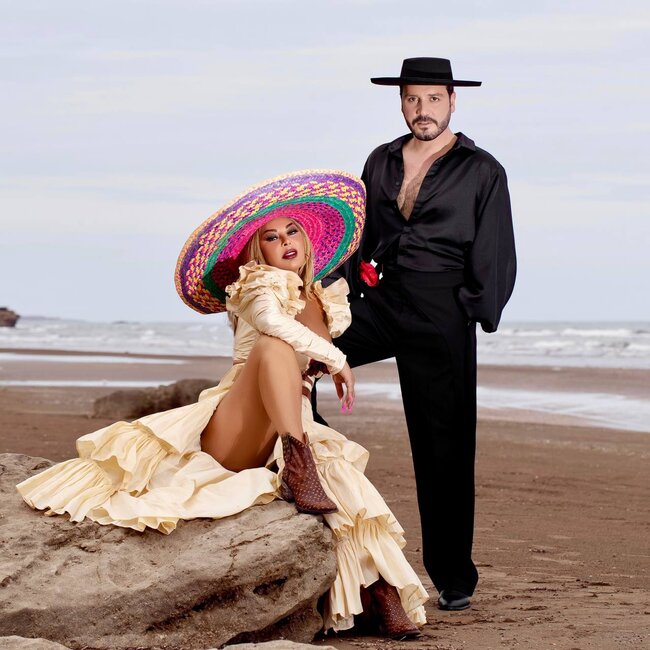 Dəniz kənarında Aygünün ardınca qaçıb "Dayan" dedi - FOTOLAR