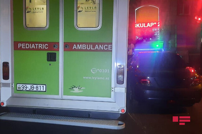 Bakıda ambulans qəzaya düşdü - FOTOLAR