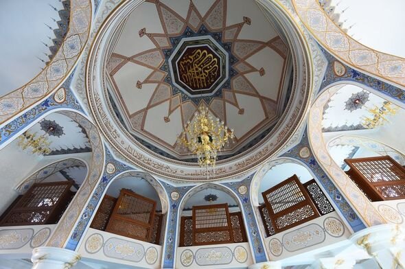 İlham Əliyev və Mehriban Əliyeva Nərimanov rayonunda "Cümə" məscidinin açılışında iştirak ediblər