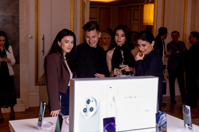 HONOR yeni Magic5 Pro smartfonunu Azərbaycanda təqdim edir