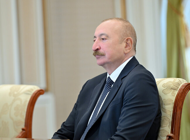 İlham Əliyev qəbullar keçirdi - Fotolar - Yenilənib