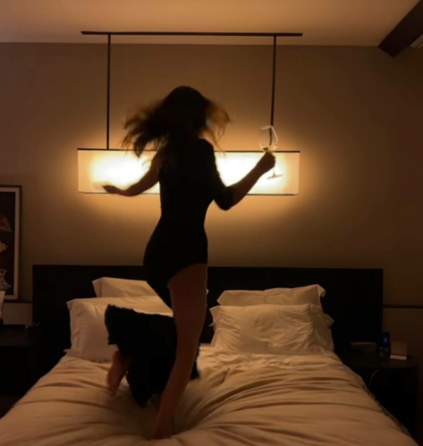 Modelin 6 minlik paltarı lağa qoyuldu - FOTO-VİDEO