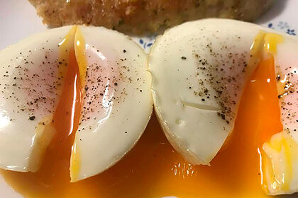 Qadın yumurta bişirmək üsuluyla HEYRAN ETDİ: "Həmişə mükəmməl alınır"- FOTO