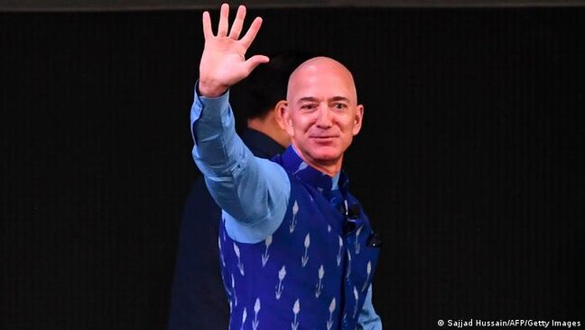 Dünyanın ən varlı adamı "Amazon"un başçısı vəzifəsindən GEDİR