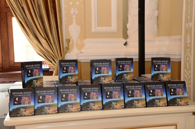 Bakı şəhər məktəblilərinin müəllifi olduğu növbəti kitab çap edilib