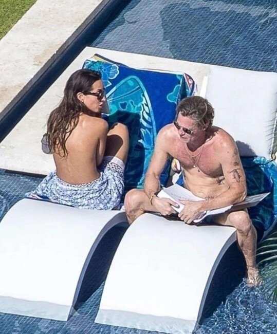 Bred yeni sevgilisi ilə istirahətdə