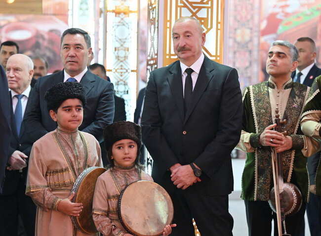 Şəkərbura, paxlava bəzək verir Türkmənbaşına... - Fotolar