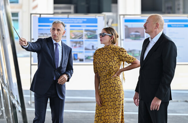 Prezident yeni elektrik avtobuslarına mindi - Fotolar