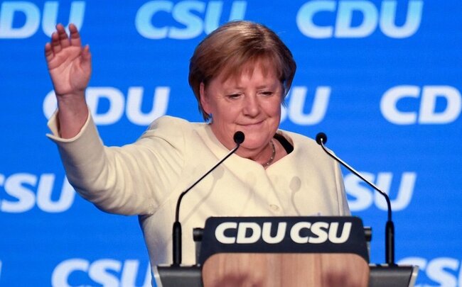 Angela Merkelin şərəfinə qızıl sikkə hazırlanıb