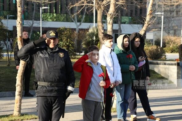 Xocalı soyqırımı qurbanlarının xatirəsi bir dəqiqəlik sükutla yad edilib - YENİLƏNİB + FOTO
