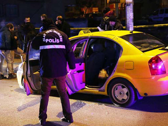 Paytaxtda gecə vaxtı taksiyə silahlı HÜCUM: ölən və yaralılar var - VİDEO
