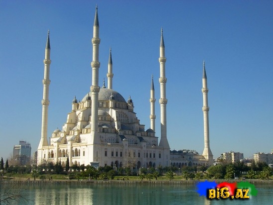 Göz oxşayan məscidlər - FOTO